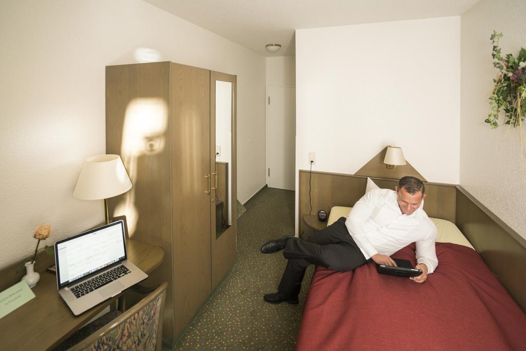 Das Fritz Hotel Schwerin Schoene Lage Im Gruenen Mit Regionaler Kueche Kostenfreien Parkplaetzen Und E Ladestation Room photo